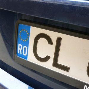 Stop alle targhe straniere: col decreto Salvini maxi-multa e confisca auto