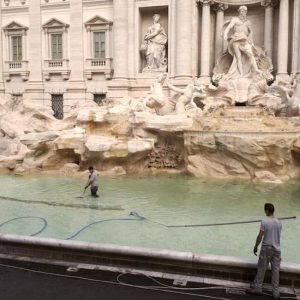 Fontana di Trevi, Raggi ci ripensa e rilancia: "Alla Caritas anche le monetine delle altre fontane"