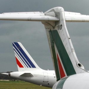 Macron, vendetta per Di Maio: Air France scarica Alitalia