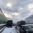 Maltempo, Autobrennero chiusa per neve in Alto Adige: code di 12 km. "Chiusi in auto da 12 ore" 04