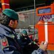 Napoli, aria al posto della benzina: 2 distributori sotto sequestro, Finanza scova telecomando FOTO 05
