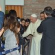 Papa Francesco visita la struttura per i senzatetto dell'aeroporto di Fiumicino2