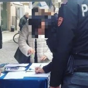 Ascoli Piceno: due poliziotti in divisa al gazebo pro-Salvini. La Questura indaga