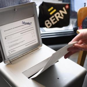 Referendum Svizzera, voto: canone tv si, reddito di cittadinanza no...
