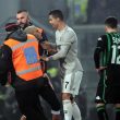 Sassuolo-Juventus, invasore di campo abbraccia Ronaldo4