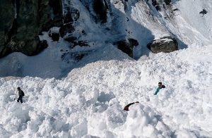 Svizzera, sciatori in fuga, il VIDEO. Valanga a Cras Montana: tre feriti, un morto3