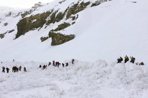 Svizzera, sciatori in fuga, il VIDEO. Valanga a Cras Montana: tre feriti, un morto2