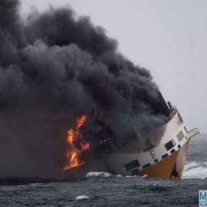 Grande America, nave Grimaldi che affonda nell'Atlantico dopo incendio