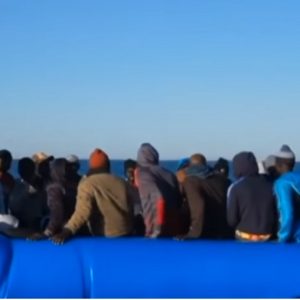 Migranti, nave Mare Jonio ne salva 49 a largo della costa libica2