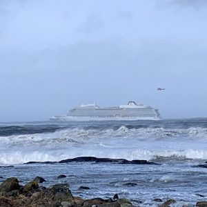 Norvegia, nave da crociera in balia di vento e onde: 1300 persone a bordo