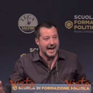 Matteo Salvini contro Repubblica e Corriere: "Parlano di come mi vesto. Non sanno di che ca*** scrivere" VIDEO