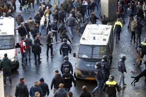Ajax-Juventus, scontri tifosi: fermati 120 juventini, Salvini lo ha detto