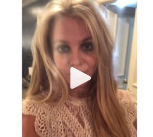 Britney Spears, un video Instagram per tranquillizzare i fan. Ma loro non ci credono: "La hanno costretta"