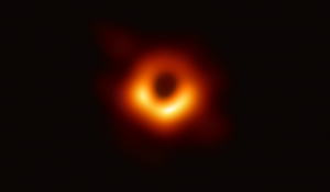 Buco nero nella galassia M87: la prima foto dal telescopio EHT
