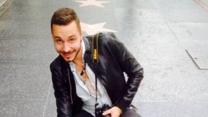 Elia Pietschmann muore in moto: il giovane attore toscano de l delitti del Barlume caduto davanti al padre