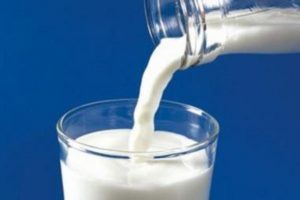 Latte, se ne beve di meno: colpa delle fake news alimentari