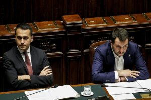 Lega-M5s, lite infinita su caso Siri e Salva-Roma. Salvini: "Guai chi accosta Lega e mafia". Conte: "Decido io"
