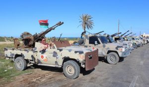 Libia, premier Serraj al generale Haftar che avanza: "Traditore, reagiremo. Appello Onu per civili, missili a sud di Tripoli 