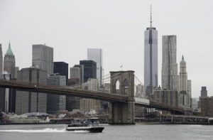 New York, due tombini esplodono a Manhattan: 4 feriti. Polizia: "Corto circuito" (foto d'archivio Ansa)