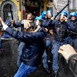 Napoli, scontri disoccupati-polizia prima dell'arrivo di Zingaretti FOTO-VIDEO 01