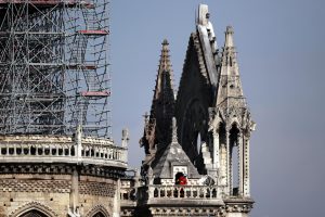 Notre-Dame non era assicurata, lo Stato pagherà il restauro. Accuse all'allarme in ritardo