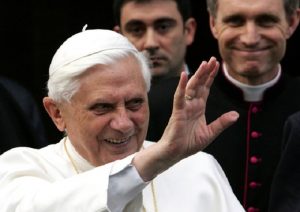Papa Ratzinger e il '68, perché prima i preti casti etero nei secoli?