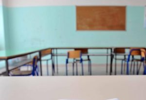 Sant'Anastasia (Napoli), crolla una parete a scuola: cinque bambini e una maestra contusi