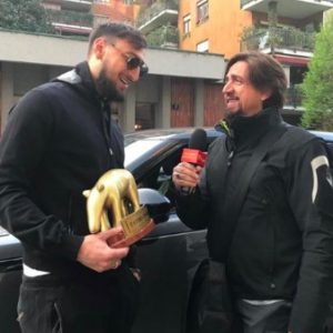 Striscia la Notizia, Donnarumma riceve Tapiro d'Oro dopo la papera in Sampdoria-Milan