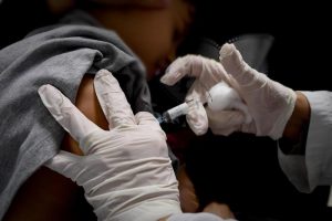 Vaccini: 46% degli italiani crede siano pericolosi. Meritano di non essere vaccinati