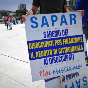 "Se perdiamo, vince la criminalità", protesta lavoratori gioco d'azzardo davanti alla Regione Puglia