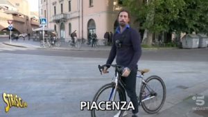 Striscia la Notizia, Vittorio Brumotti e il blitz a Piacenza contro gli spacciatori 