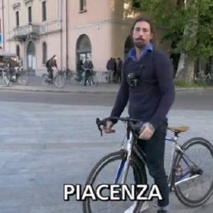 Striscia la Notizia, Vittorio Brumotti e il blitz a Piacenza contro gli spacciatori