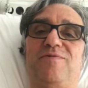 Gaetano Curreri cade durante il concerto. Il messaggio dall'ospedale: "Anche Bolle ogni tanto cade"