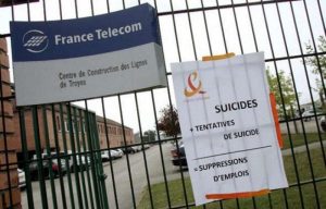 France Telecom, al via il processo: "19 dipendenti suicidi per mobbing"