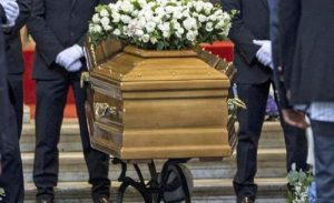 Viareggio: donna muore nel giorno del funerale del marito ucciso dal figlio