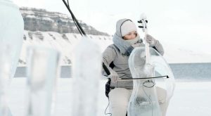 Greenpeace, concerto nell'Artico con strumenti di ghiaccio per sensibilizzare sul cambiamento climatico VIDEO