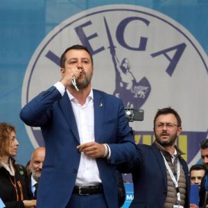 Salvini, l'antipapa Matteo primo fa polemiche "urbi et orbi"