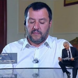 Non è l'Arena, Salvini scopre da Giletti dello sbarco della Sea Watch e sbotta in diretta VIDEO