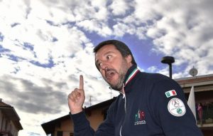Salvini e l'aereo blu: voli di Stato per i comizi? Indaga la Corte di Conti. M5S: "Chiarisca"