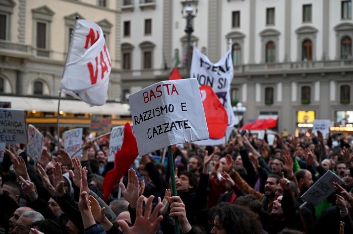 Firenze, manifestanti anti-Salvini sfondano cordone3