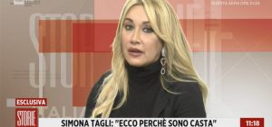 Pomeriggio 5, Simona Tagli : "Sono casta da dieci anni". Flavia Vento furiosa: "Mi copi"