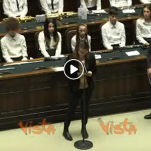 Studentessa alla Camera: "Valori democrazia screditata da chi è al governo