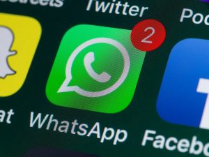WhatsApp, attacco hacker: spiati telefoni selezionati. "Aggiornate l'App"