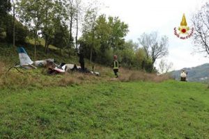 Urgnano (Bergamo), precipita ultraleggero: muore pilota 60enne (foto d'archivio Ansa)