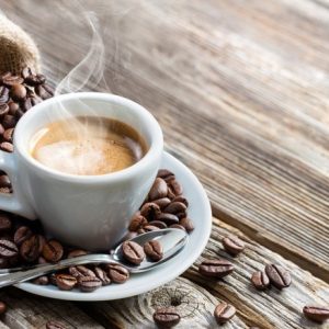 Zanzare, allontanarle con il caffè: tre metodi per notti tranquille