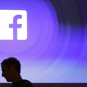 Facebook multata (1 mln) da Garante Privacy: 57 utenti avevano scaricato l'app, a 200mila "amici" rubati i dati