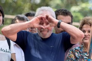 Lula resta in carcere in Brasile ma ora indizi, quasi prove, di come l'hanno incastrato
