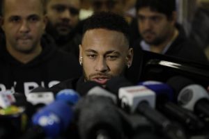 Neymar nega accuse di stupro e risponde alle domande della polizia