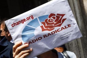 Radio Radicale, ok a 3 milioni per salvarla. Fnsi: "Vince la difesa della Costituzione"