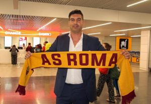 Fonseca è arrivato a Roma, pochi tifosi ad attenderlo all'aeroporto